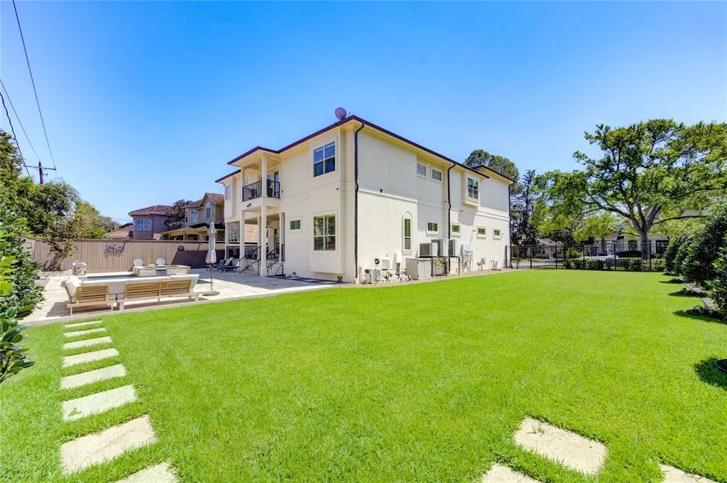 Photo of 4532 Maple Street