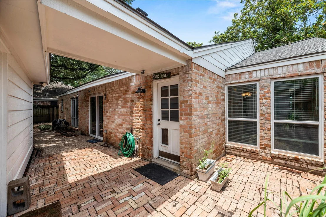 Photo of 14203 Wickersham Lane