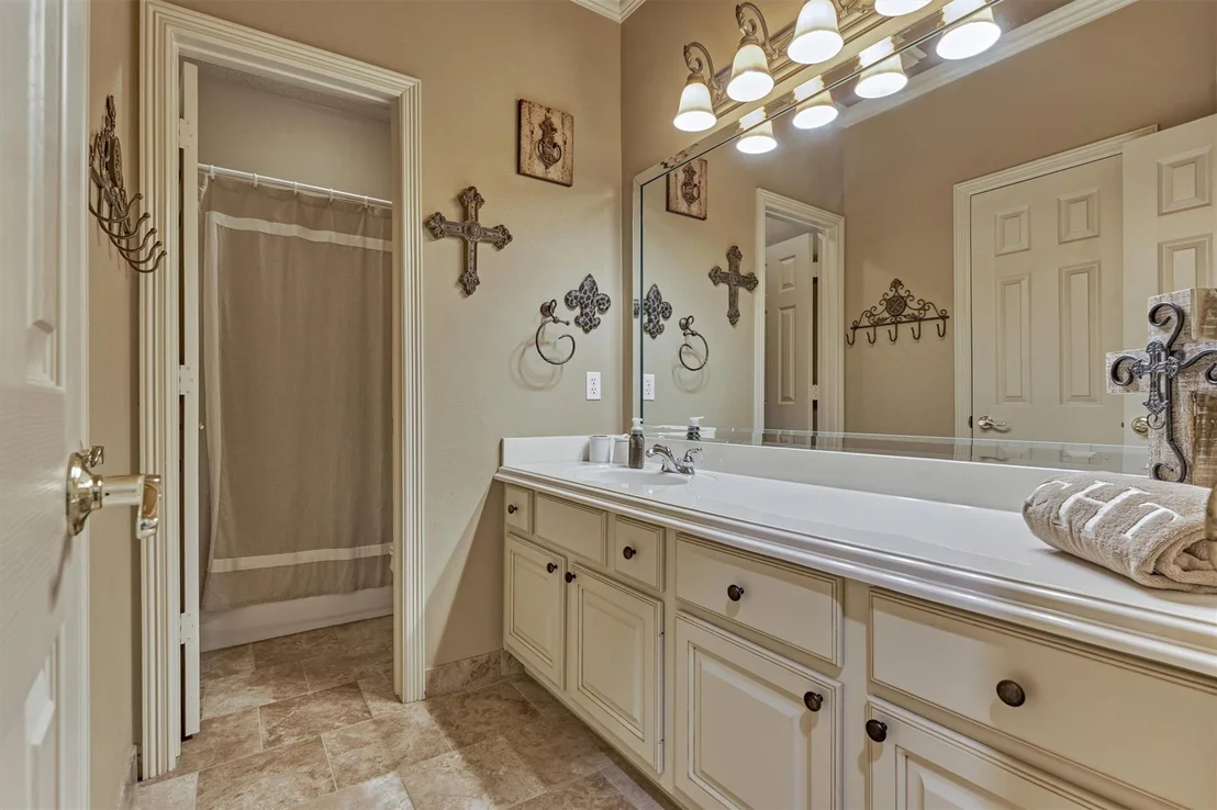 Photo of 111 S Castlegreen Circle