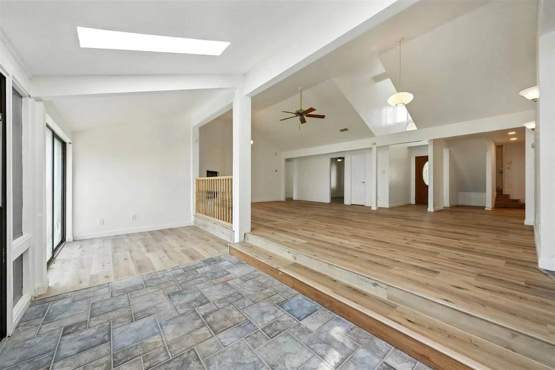 Photo of 1046 Lake View Drive