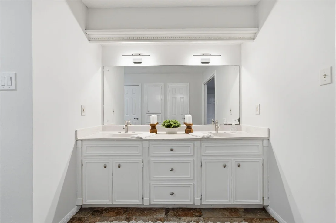 Photo of 12030 Laneview Drive