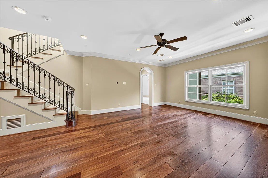 Photo of 2400 Avalon Place