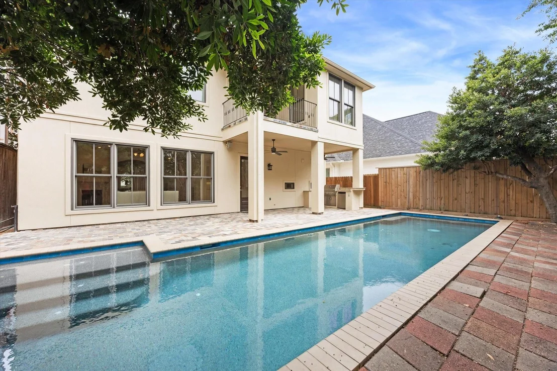 Photo of 2520 Westgate