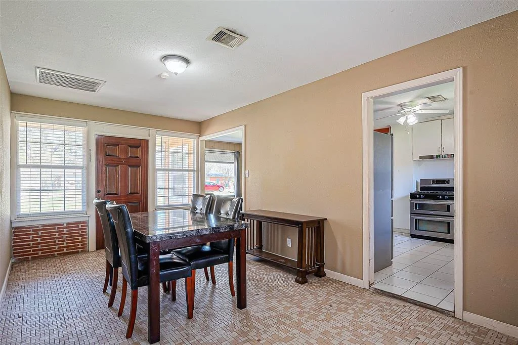 Photo of 230 Grammar Road