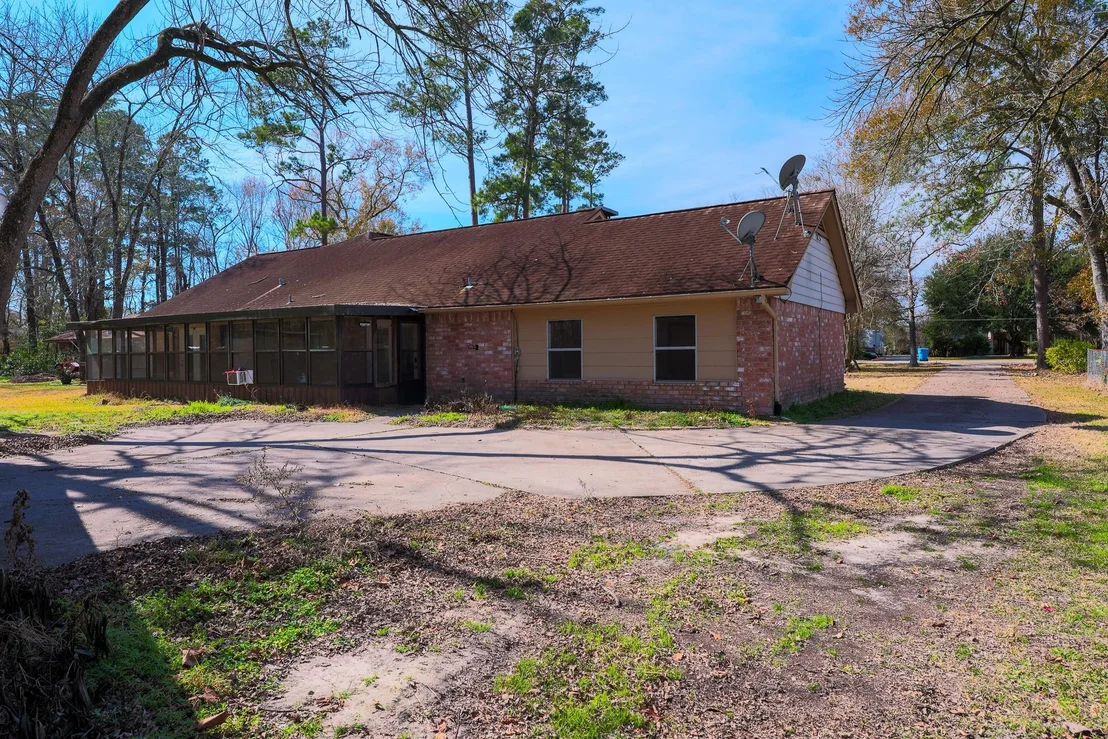 Photo of 20427 Lakeside Drive