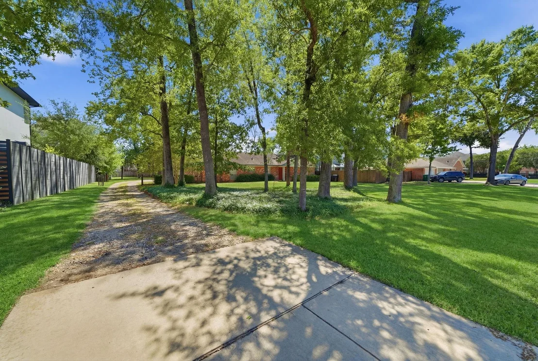 Photo of 1500 Jacquelyn Drive And 1501 Early Lane