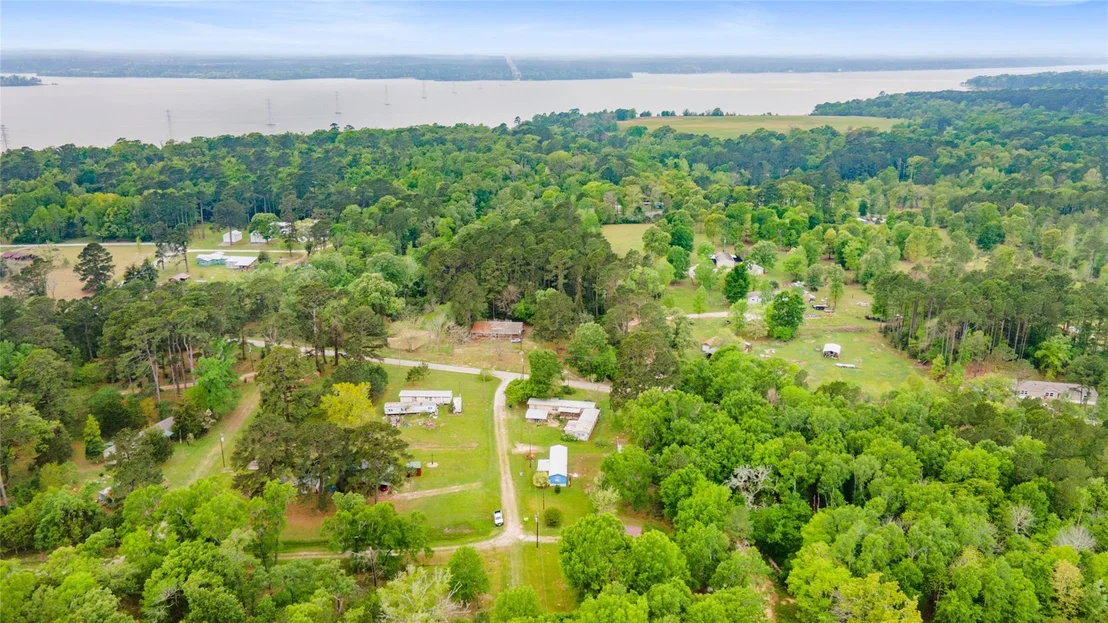 Photo of 370 Lakeside Circle