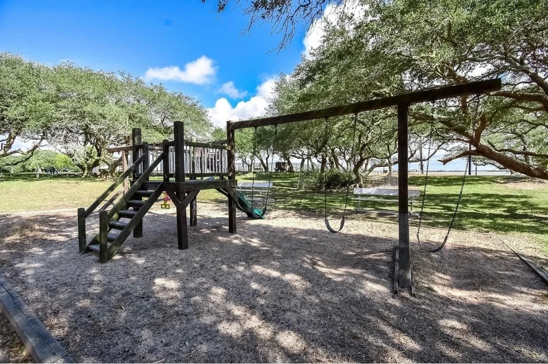 Photo of 1871 Bayview Drive
