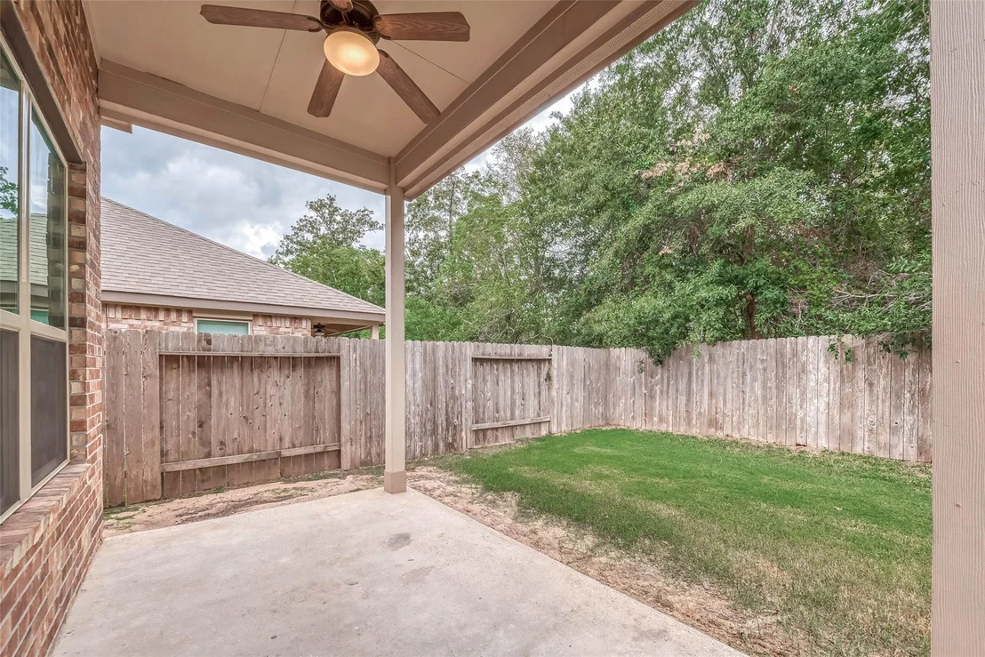 Photo of 2261 Oak Circle Drive N