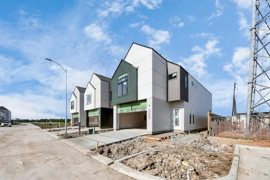 Photo of 2204 Diagonal Lane
