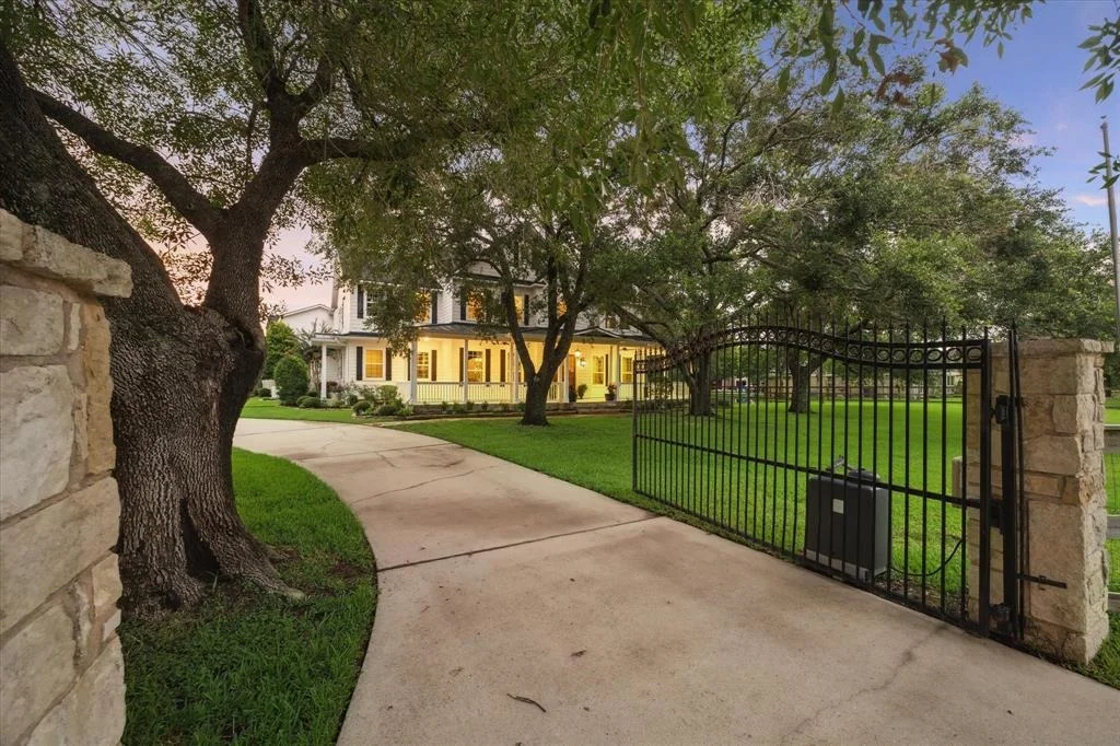 Photo of 1508 Falling Leaf Drive