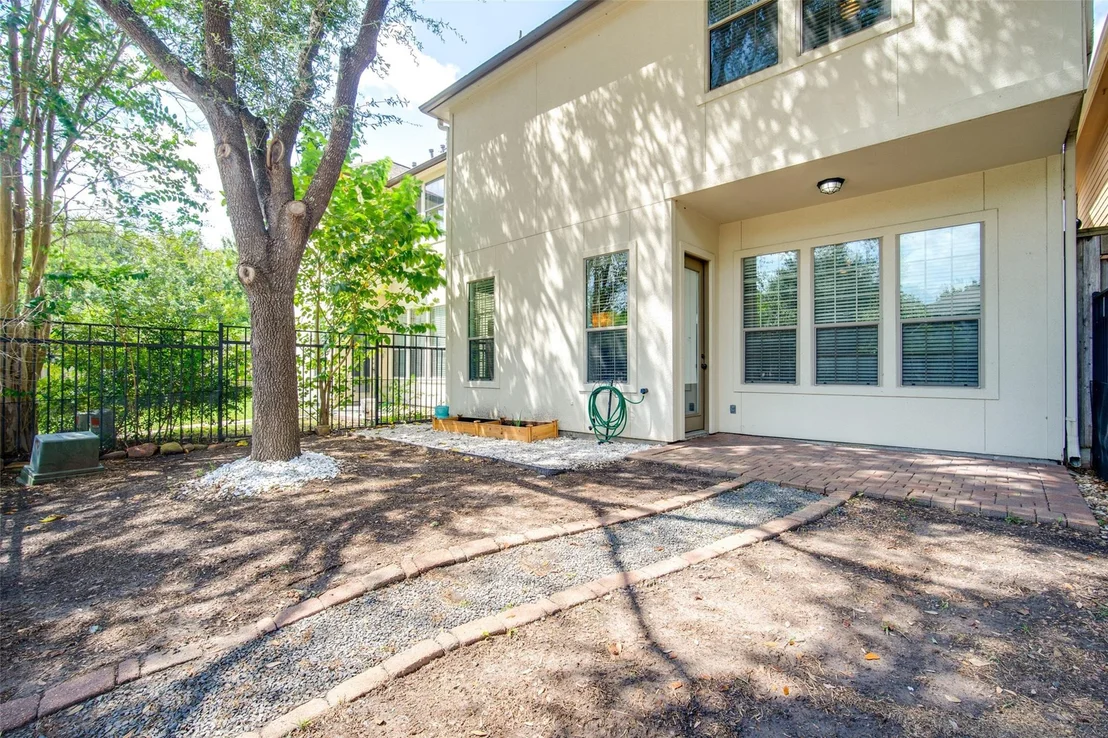 Photo of 9147 Lago Crest Drive