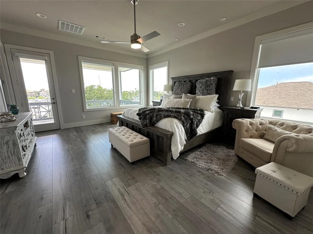Photo of 2182 Marina Way