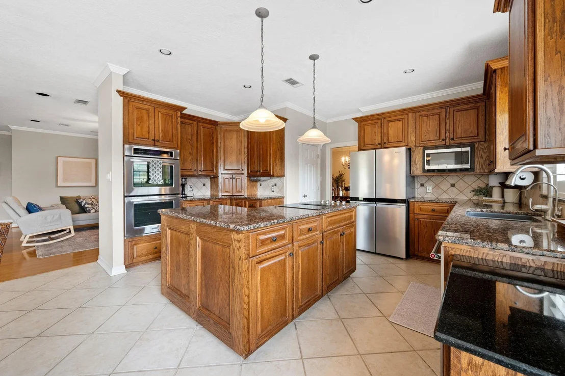 Photo of 302 River Oaks Drive