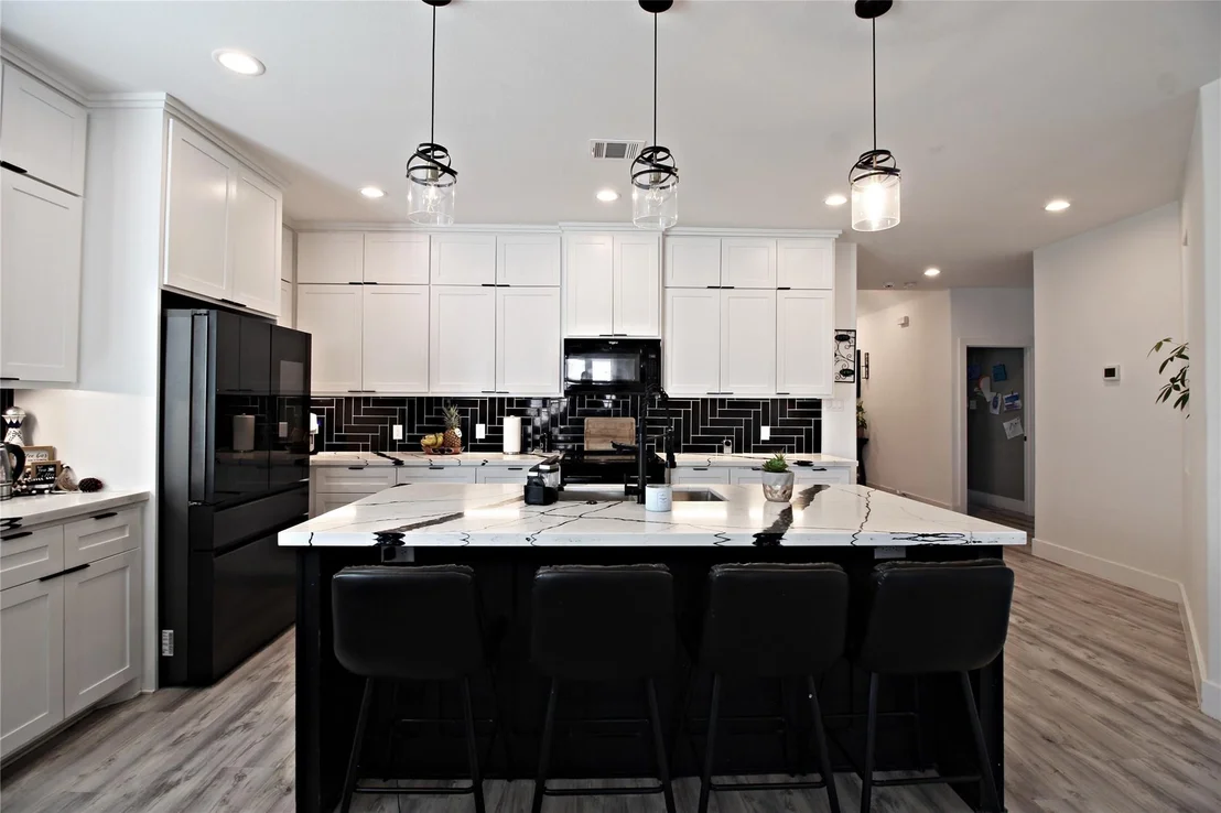 Photo of 1118 N Shepherd Drive