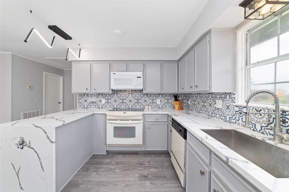 Photo of 610 Seashell Drive