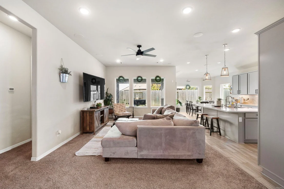 Photo of 10927 Crestwood Point Circle