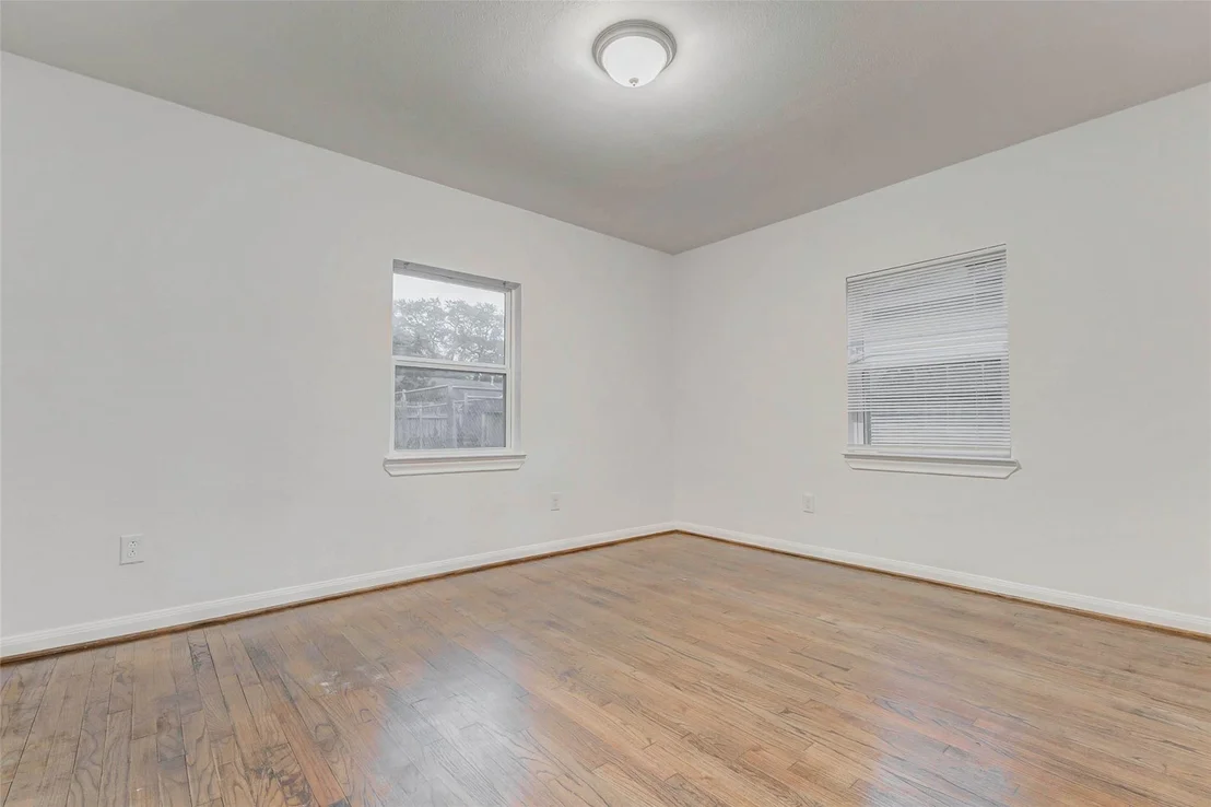 Photo of 907 Whitaker Avenue