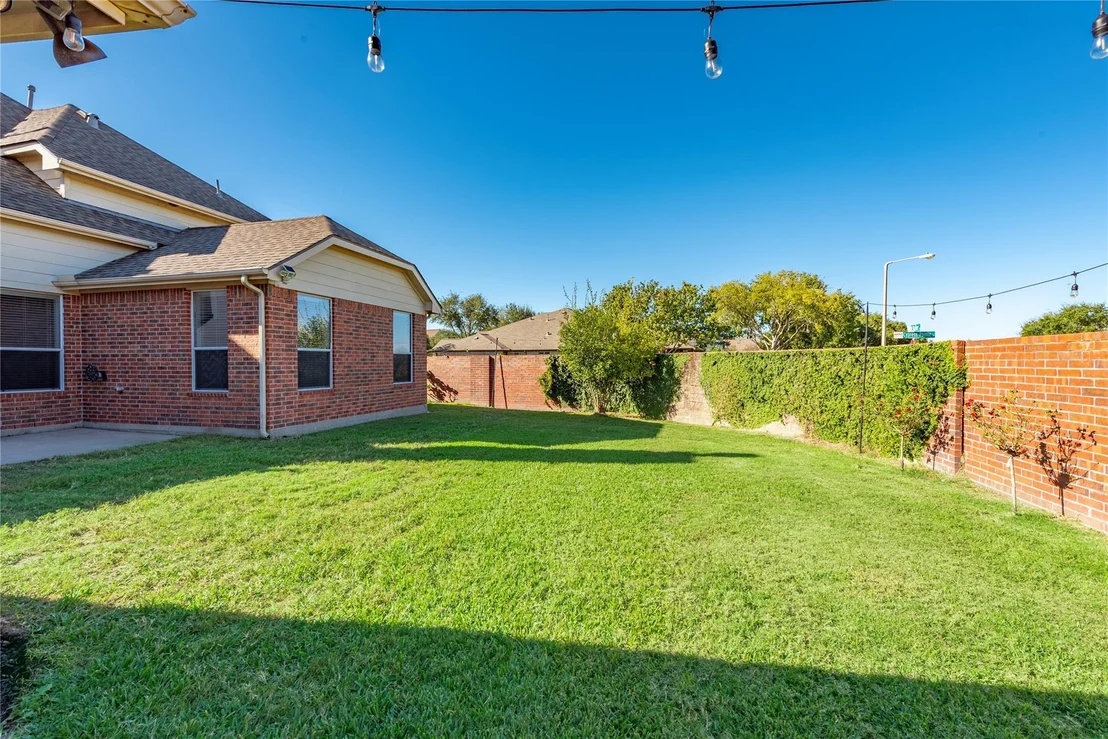 Photo of 216 Willow Pointe Drive