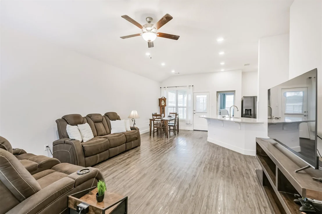Photo of 260 Shoreview Drive