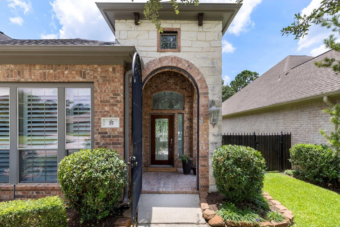 Photo of 35 Avalon Oaks Court