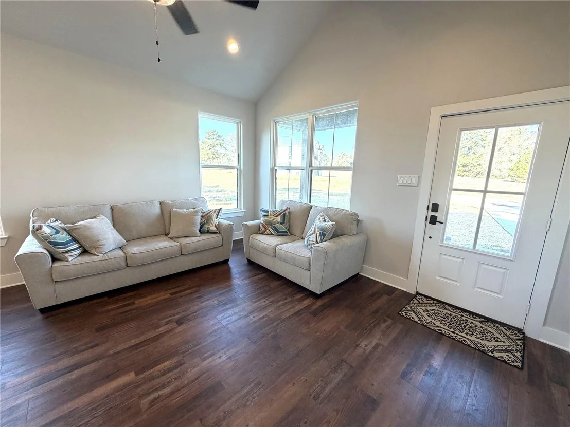Photo of 75 Oakridge S