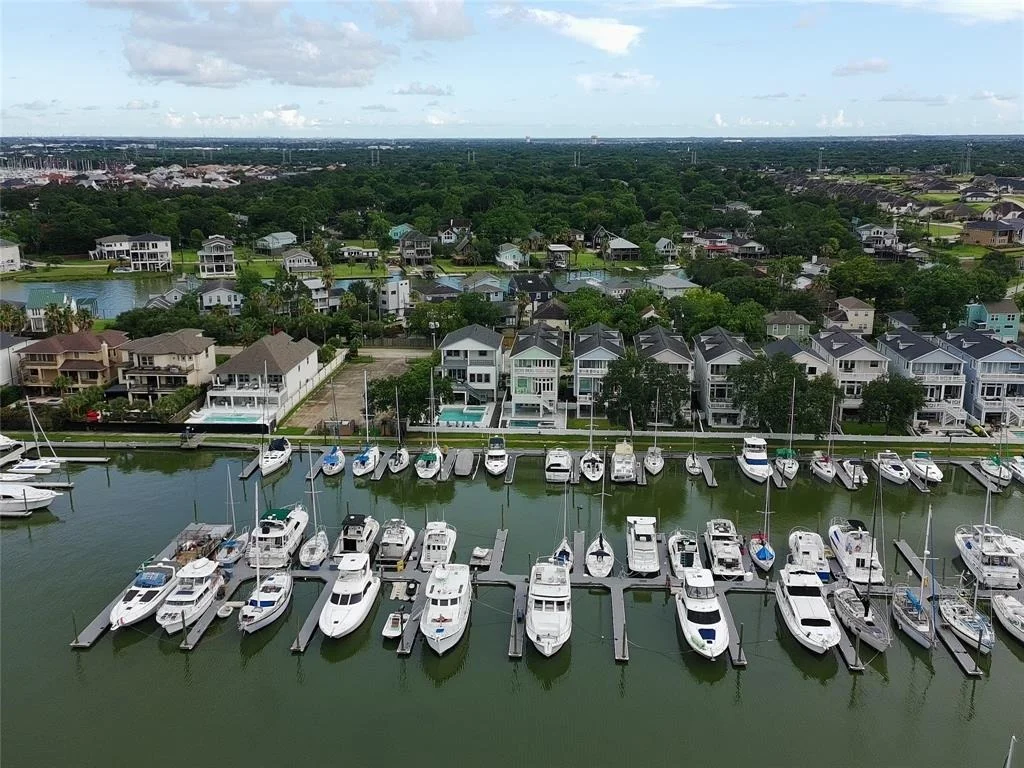 Photo of 2182 Marina Way