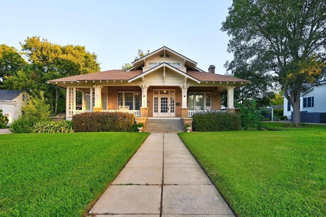 Photo of 405 College Avenue