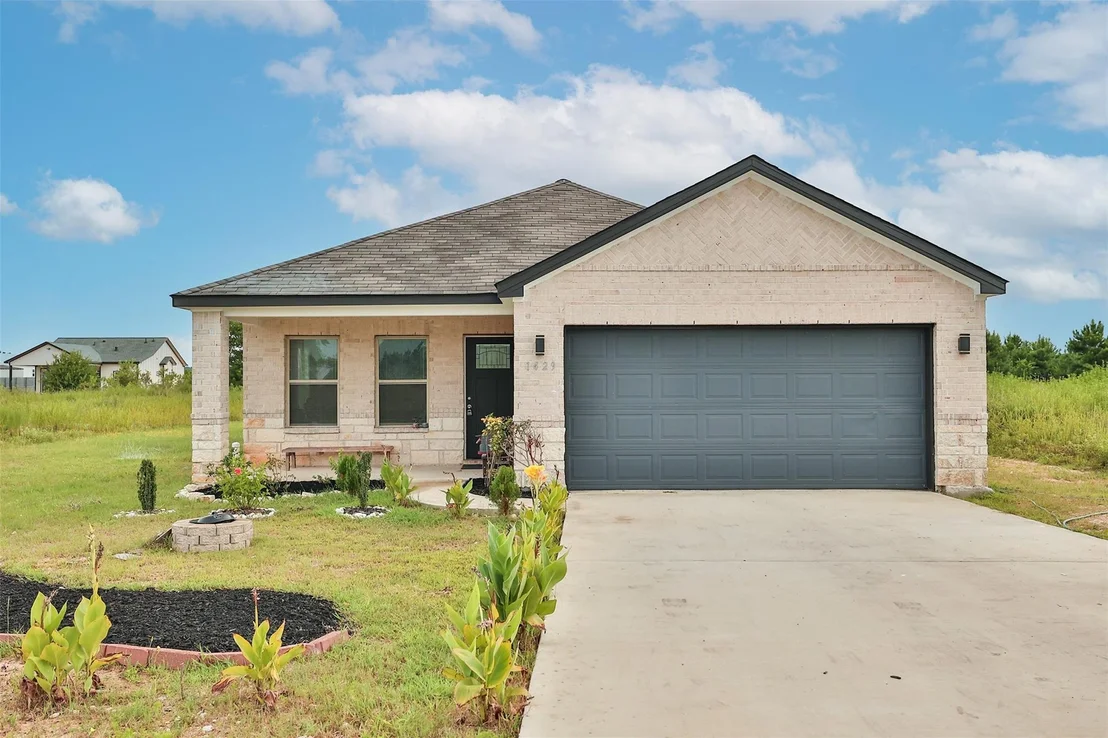 Photo of 1429 Road 5728
