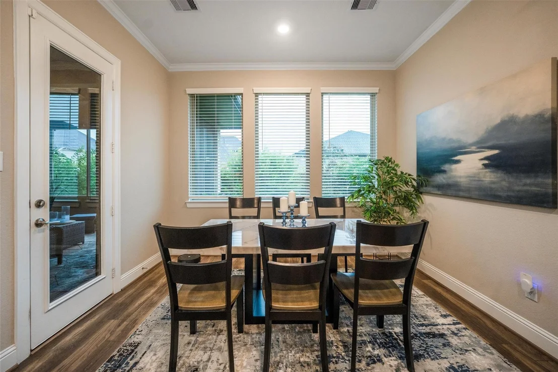 Photo of 915 Falcon Hollow Lane
