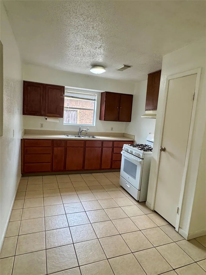 Photo of 8842 Barton Street
