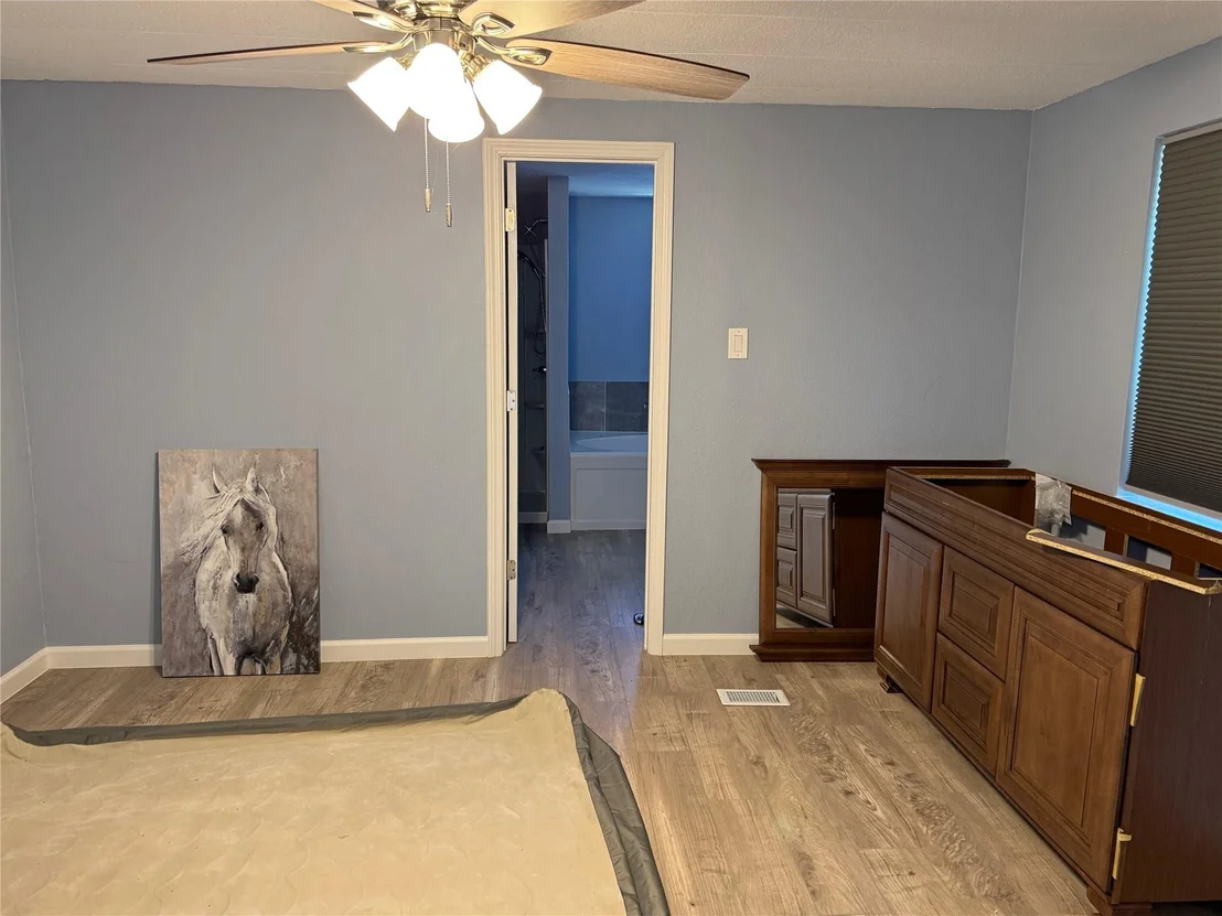 Photo of 585 River Oaks Drive