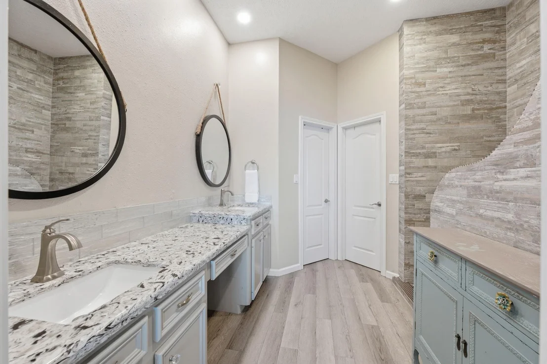 Photo of 2 Regency Point