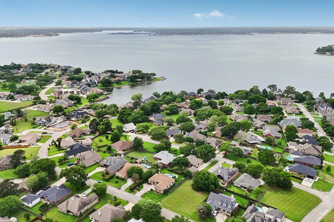 Photo of 7187 Edgewater Drive
