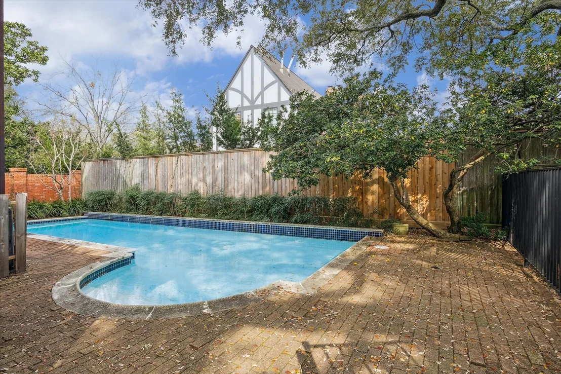 Photo of 2345 Blue Bonnet Boulevard