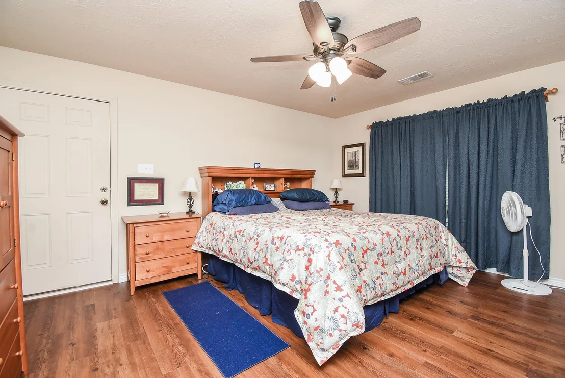 Photo of 16 Peggy Street E