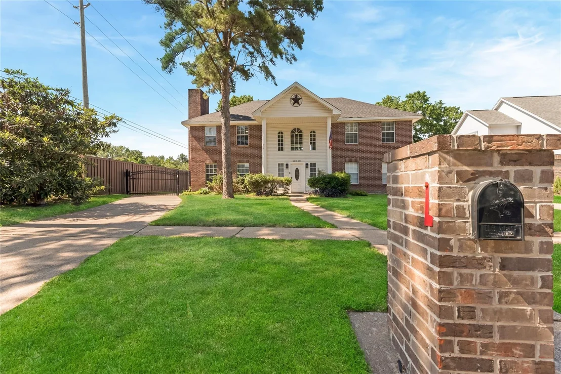 Photo of 18318 Oakhampton Drive