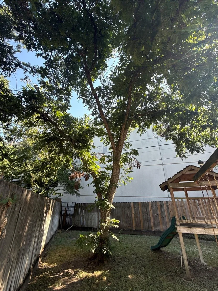 Photo of 930 W Forest Drive
