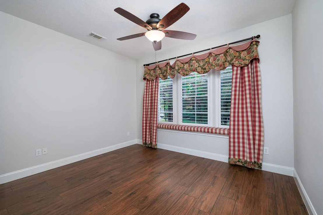 Photo of 18 Doeskin Place