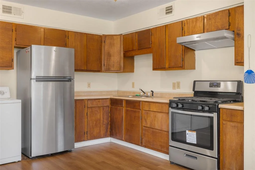 Photo of 906 W 3rd Street