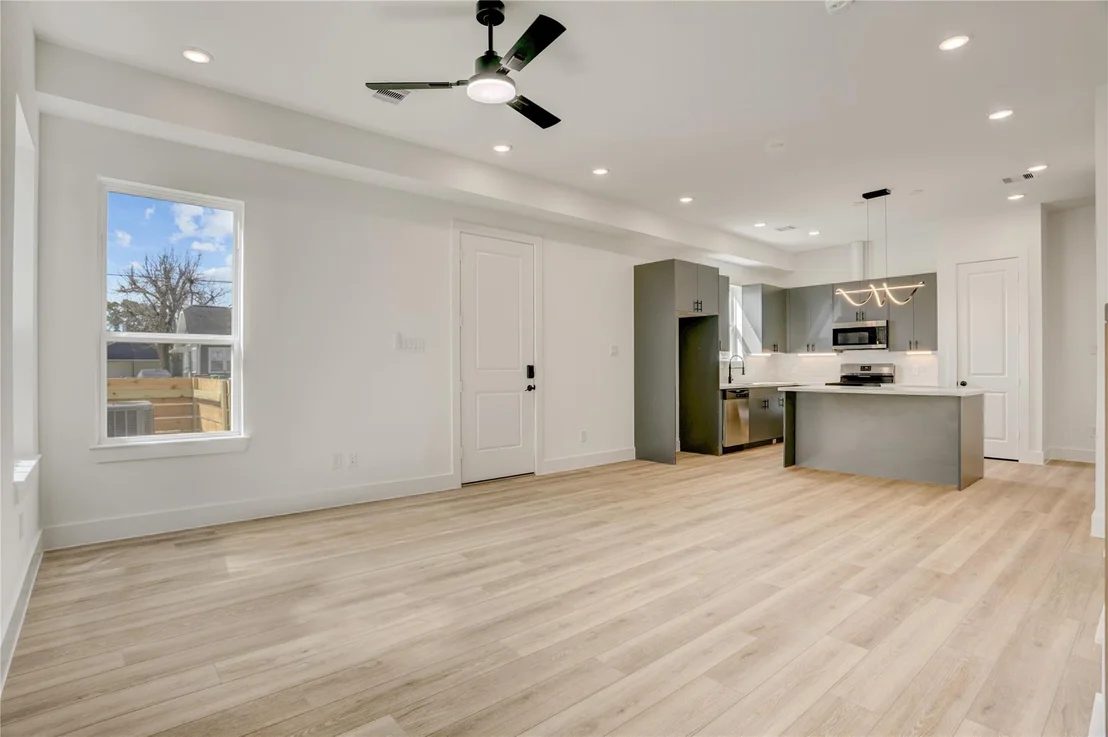 Photo of 9602 Burden Street