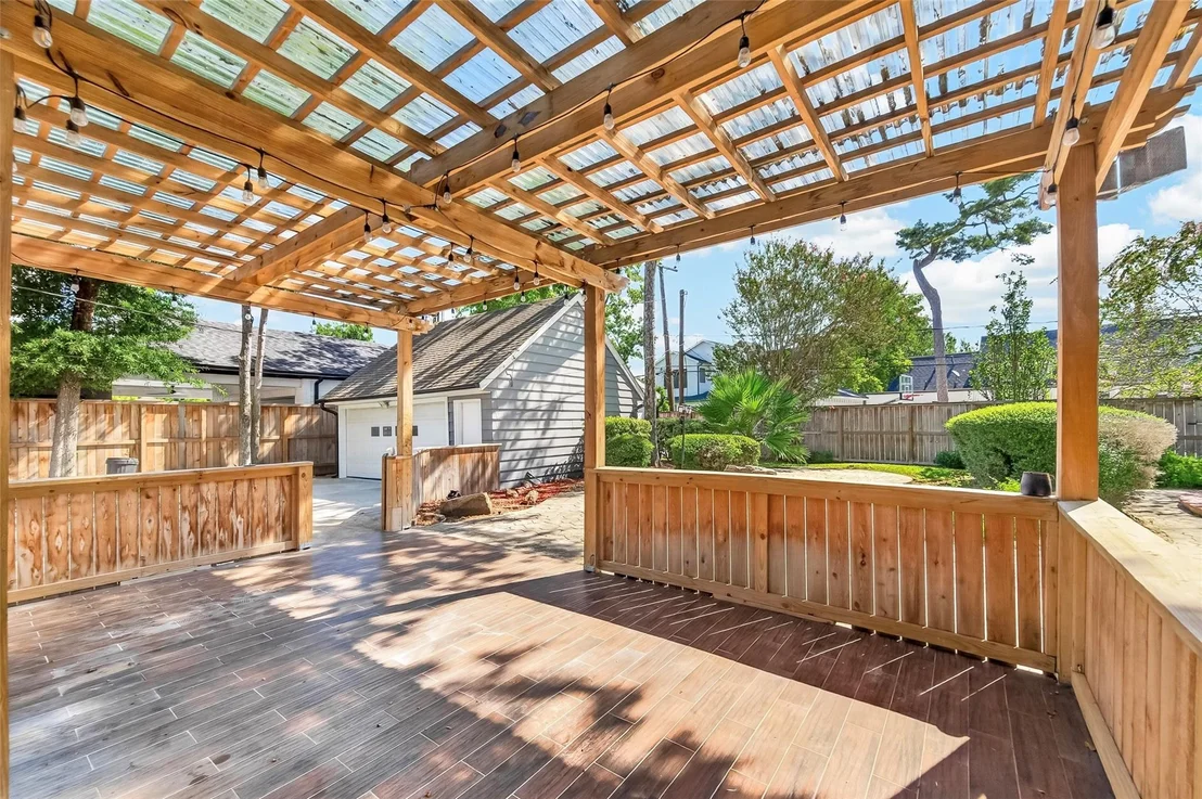 Photo of 418 N Wilcrest Drive