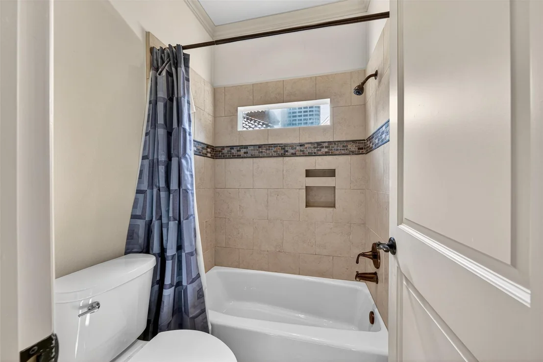 Photo of 2400 Avalon Place