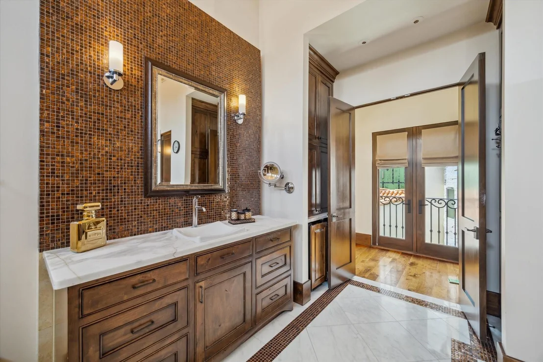 Photo of 322 Crestwood Drive