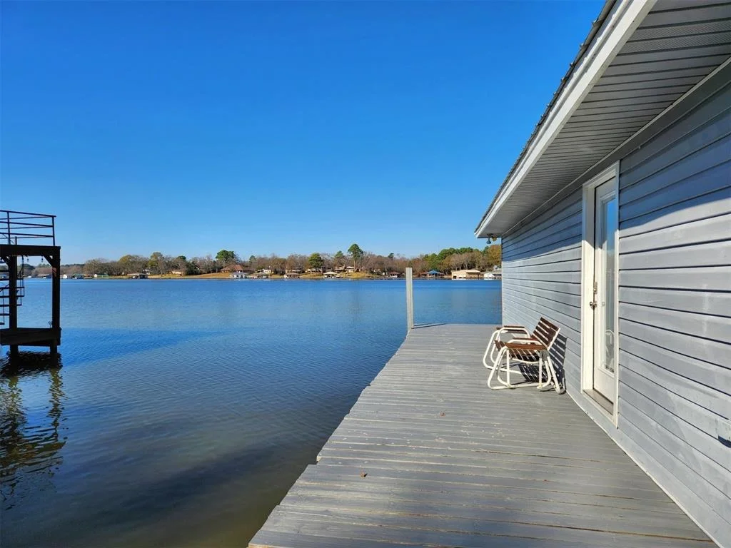 Photo of 15490 Lakeside Drive
