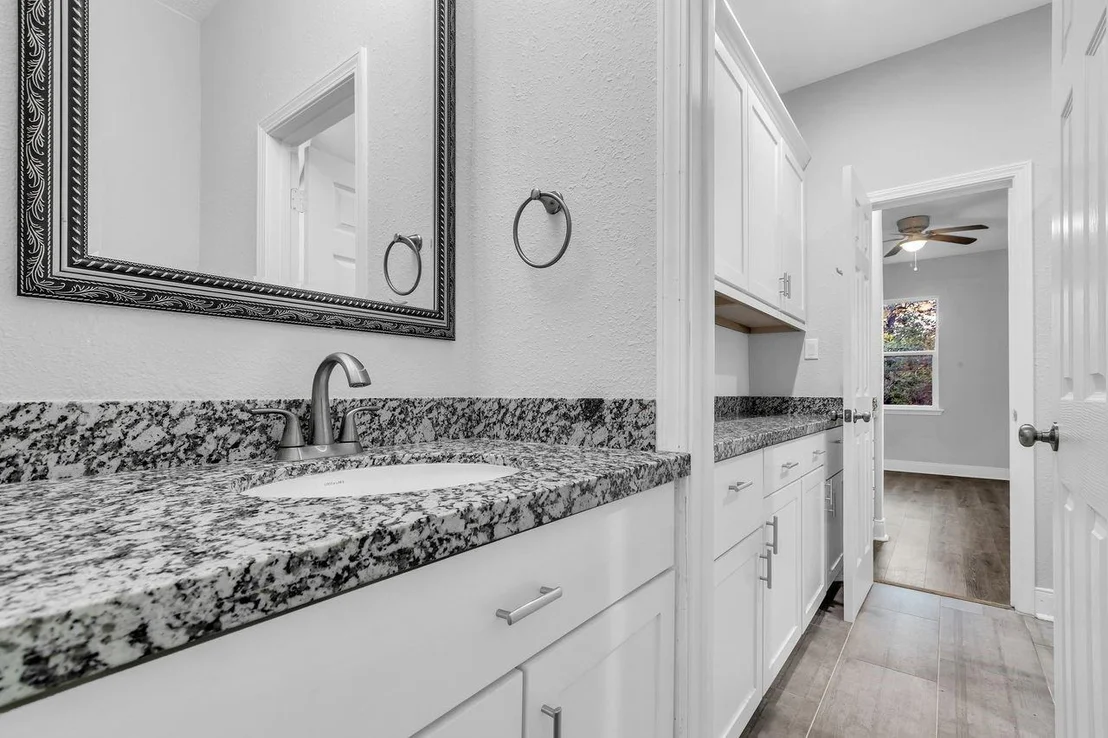 Photo of 83 White Oak Drive N