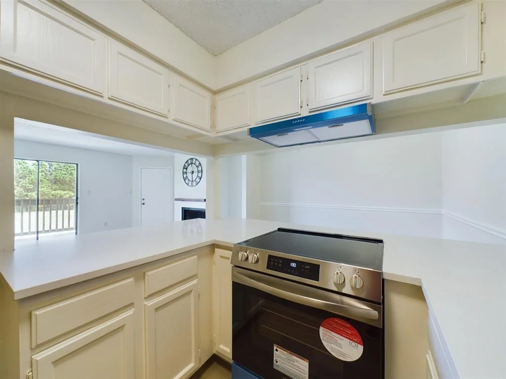 Photo of Unit 13A at 2501 Gulf Freeway