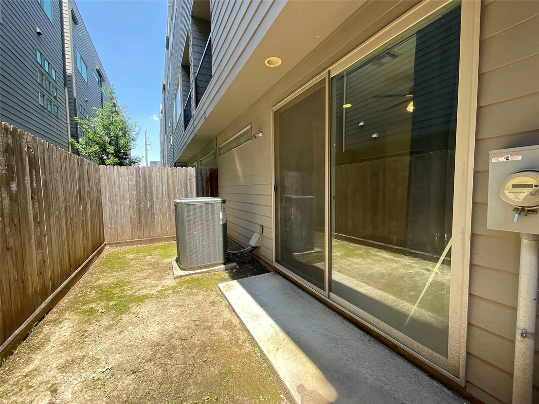 Photo of 2364 Commerce Street
