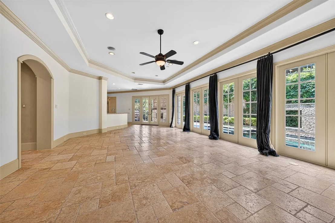 Photo of 2400 Avalon Place