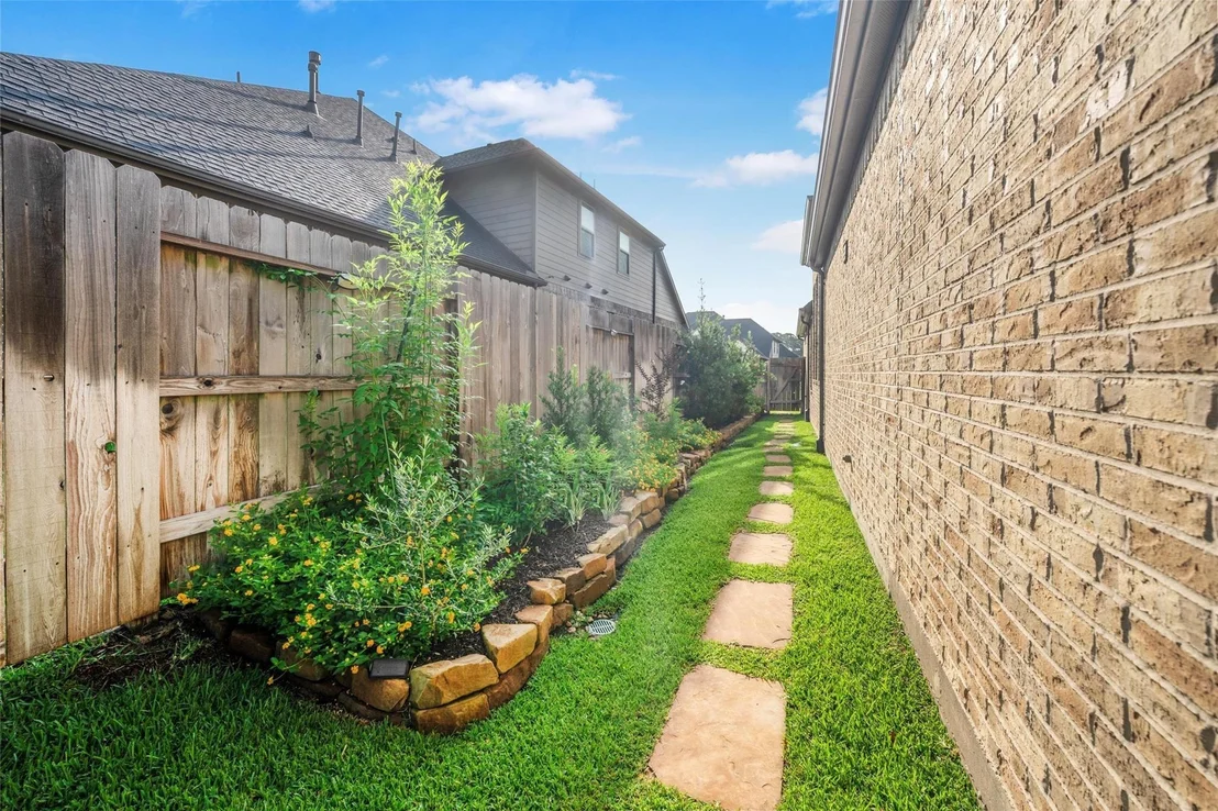 Photo of 915 Falcon Hollow Lane